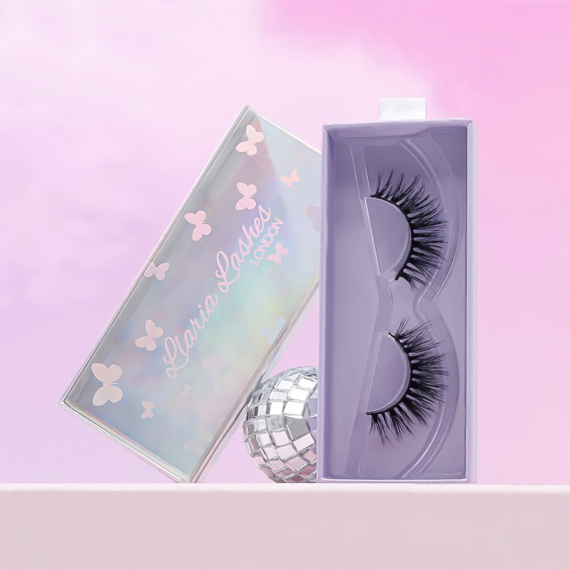 Eyelashes in a branded box on a pink background