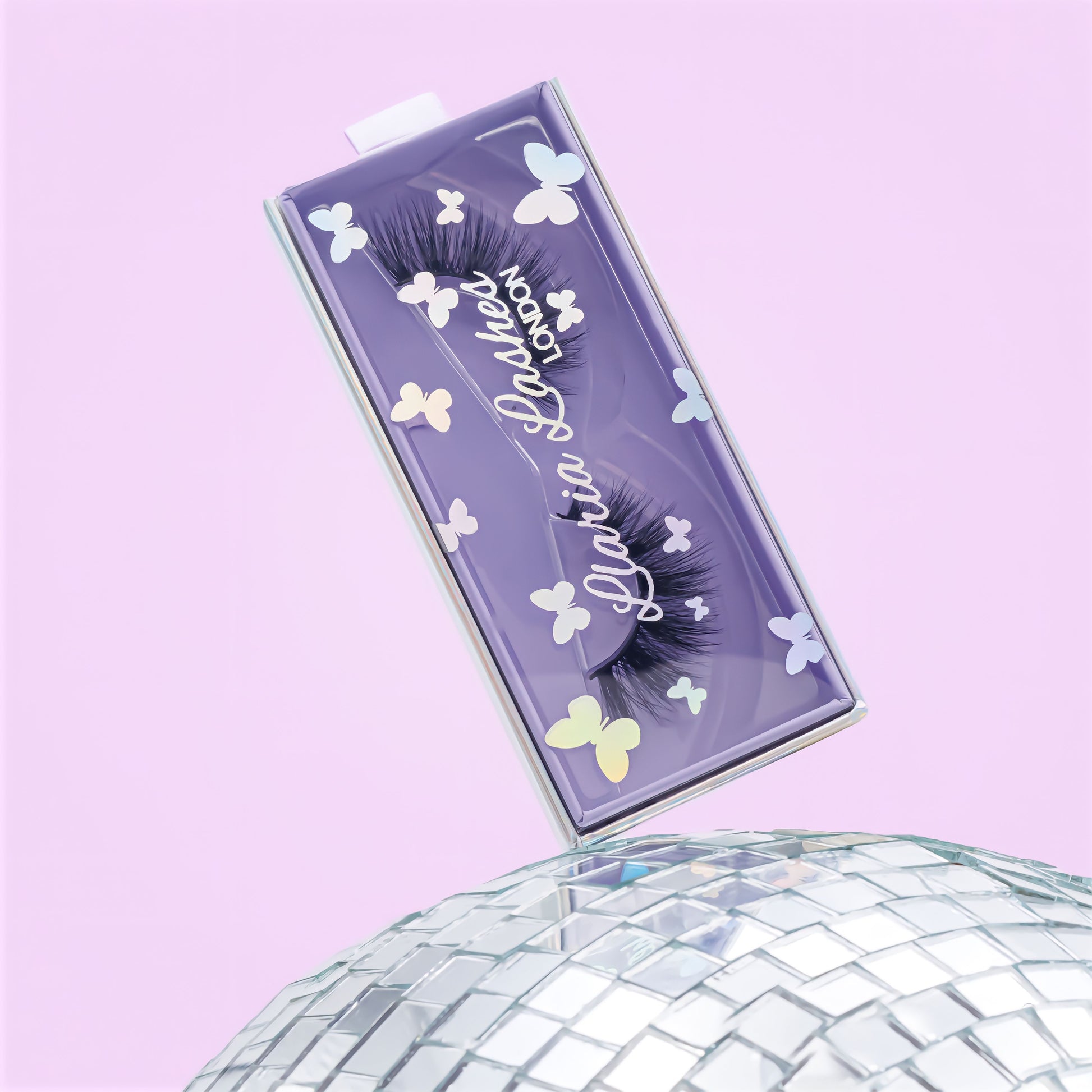 Eyelash packaging with decorative butterflies on a purple background
